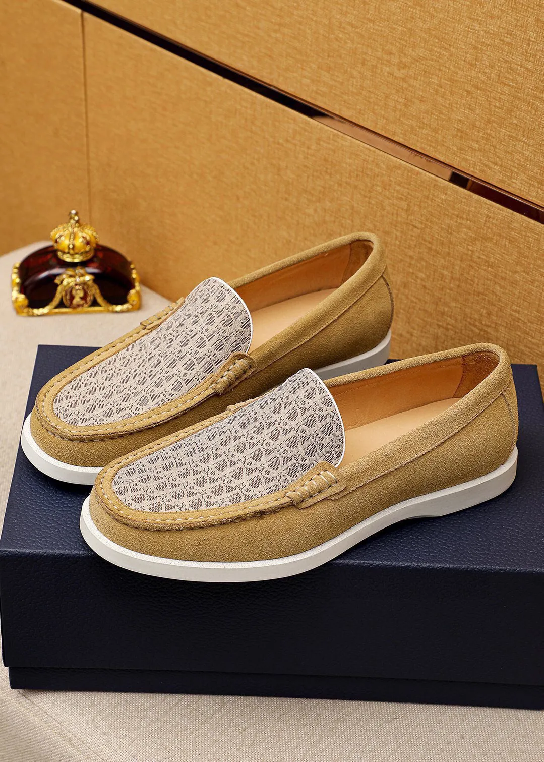 Men's shoes 💰460 💐 Product trademark: Dior "Dior" casual leather shoes Regular size: 38-44 (45.46.47🉑️Customized) Product materials: Selected Italian imported first-layer calfskin upper, imported water-dyed 🐂 cowhide lining. Strong three-dimensional visual effect, rubber outsole Color: 3⃣️colors available
